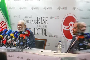 محمدجواد لاریجانی رئیس پژوهشگاه دانش&zwnj;های بنیادی و رئیس همایش &laquo;خیزش در برابر خردکشی&raquo;