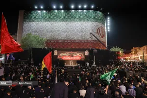 عزاداری محرم در میدان انقلاب اسلامی

