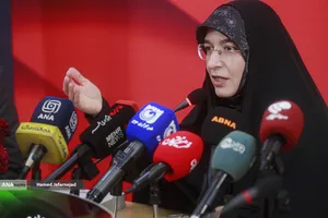 محدثه پیرهادی دبیرجشنواره پانزدهمین جشنواره بین المللی فیلم 100