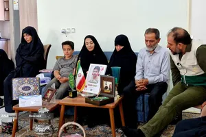 دیدار خادمیاران و یاوران رضوی با خانواده شهید ابراهیم عقیلی آشتیانی