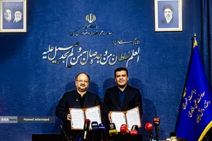 امضای تفاهم&zwnj;نامه معاونت علمی و پتروشیمی خلیج فارس با حضور محمد شریعتمداری مدیرعامل هلدینگ خلیج فارس و حسین افشین معاون علمی، فناوری و اقتصاد دانش&zwnj;بنیان رئیس جمهور