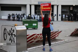 درگیری پلیس ضد شورش و معترضان در لس&zwnj;آنجلس آمریکا