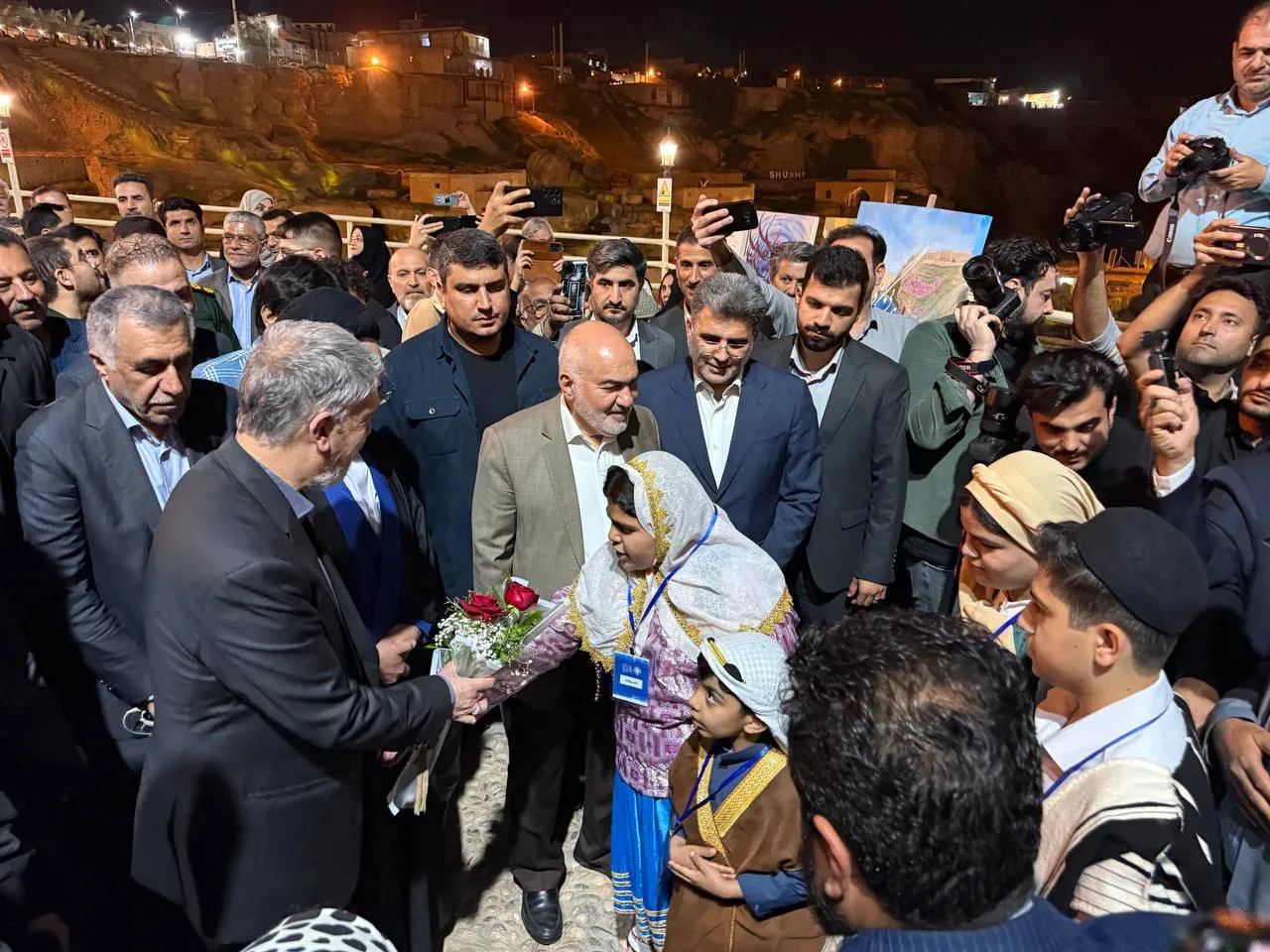افتتاحیه