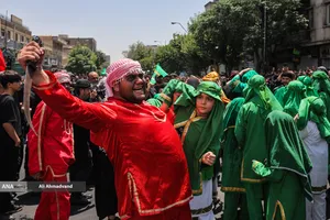 آیین خیمه سوزان عاشورا در چهارراه گلوبندک تهران
