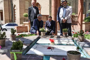آیین اعطای نشان &laquo;سرو سیمین پارسی جان&raquo;
