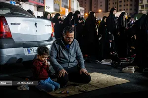 اقامه نماز استغاثه به امام زمان زمان(عج) - میدان ولیعصر (عج)
