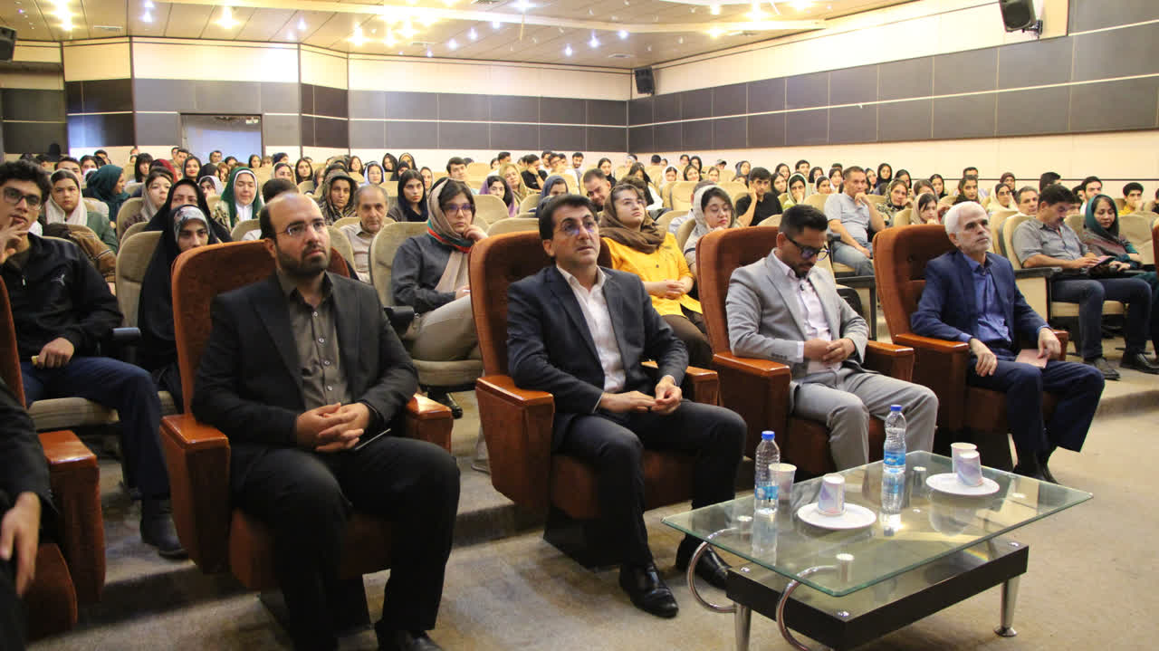 ضرورت مهارت‌آموزی در کنار تحصیلات دانشگاهی/صرف داشتن مدرک دانشگاهی برای ورود به بازارکار کافی نیست