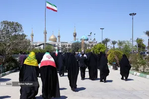 نمازگزاران جمعه در مرقد مطهر امام راحل(ره)