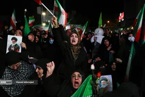 مراسم وداع با پیکر مادر شهیدان افراسیابی در چهارراه نبرد خیابان پیروزی