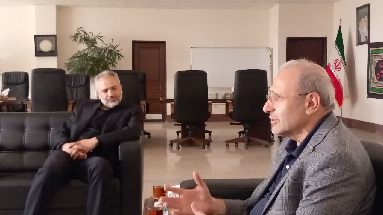 دیدار رئیس دانشگاه آزاد اسلامی واحد علوم و فناوری پردیس با پروفسور ابوالفضل اسلامی؛ تأکید بر بومی‌سازی دانش مهندسی و حل چالش‌های زیرساختی