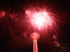 نورافشانی شب ۲۲ بهمن در تهران