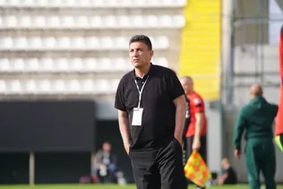 قلعه نویی:38 سال مردم گفتند جانم فدای رهبر ولی این رهبر بود که جانش را فدای مردم کرد/11 عاشق را به جام جهانی می بریم+ فیلم