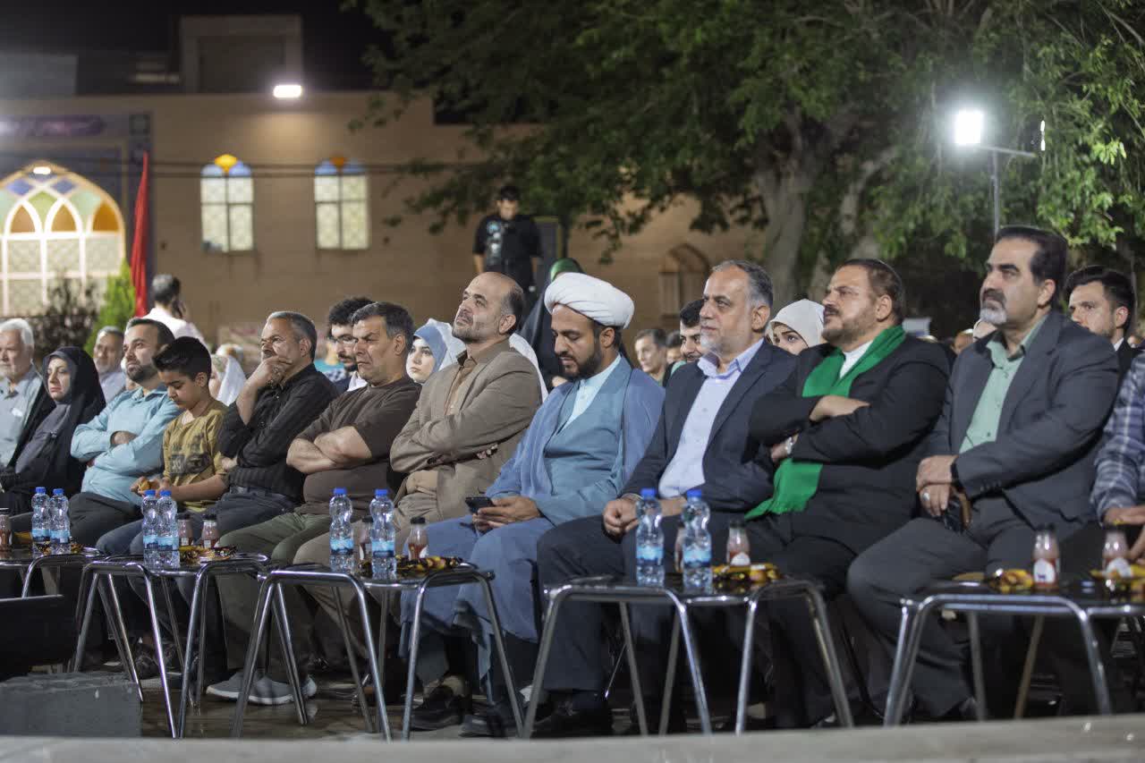 امام خمینی(ره) با وجود جایگاه والای سیاسی هنگام عبور همسرشان از مقابلشان تمام‌قد می‌ایستادند