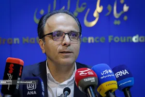 محمدرضا هرمزی&zwnj;نژاد رئیس بنیاد ملی علم ایران در نشست خبری برنامه ملی جهش
