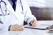 کمبود پزشک عمومی یک دروغ بزرگ است/ راه نجات نظام سلامت، واقعی‌سازی تعرفه‌ها و نظام ارجاع است