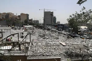 تخریب واحدهای مجاور منزل شهید دکتر محمدمهدی طهرانچی، دانشمند هسته ای و رئیس دانشگاه آزاد در مجتمع اساتید، میدان کتاب در حمله رژیم صهیونی به برخی مناطق و منازل مردم، شهروندان و دانشمندان هسته ای کشورمان در جریان جنگ تحمیلی دوازده روزه