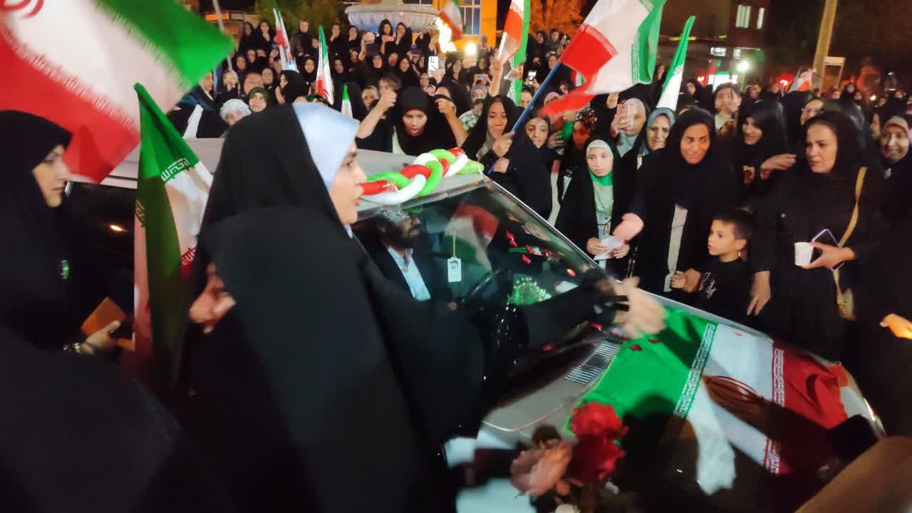 پیوند آسمانی در قلب شاهیندژ؛ جشن ازدواج دانشجویی در میان خروش حماسی مردم پیوند آسمانی در قلب شاهیندژ؛ جشن ازدواج دانشجویی در میان خروش حماسی مردم