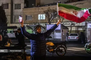 بیعت مردم تهران با حضرت آیت الله سید مجتبی خامنه ای رهبر جدید انقلاب اسلامی ایران - میدان شهدا