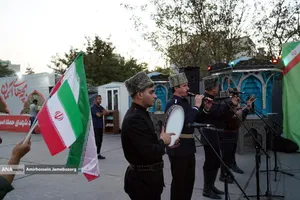 اجرای موسیقی آذری در میدان هفت تیر تهران