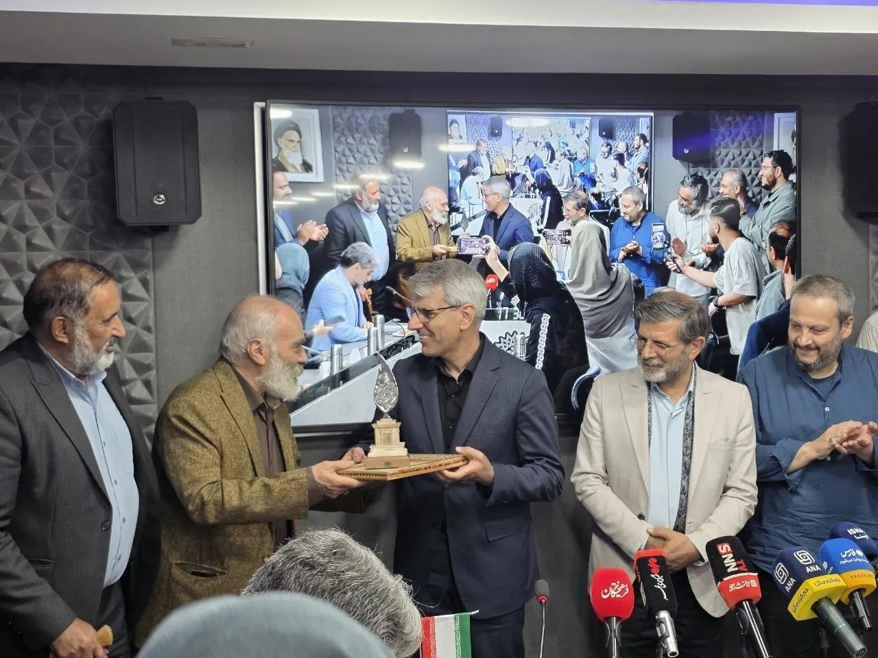 بقایی