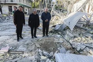 بازدید دکتر بیژن رنجبر رئیس دانشگاه آزاد اسلامی، پس از حمله هوایی آمریکا و رژیم صهیونیستی به سفارت سابق آمریکا(لانه جاسوسی) 