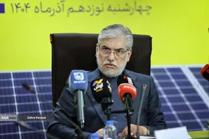 حسین سیمایی صراف وزیر علوم در آیین افتتاح نیروگاه خورشیدی