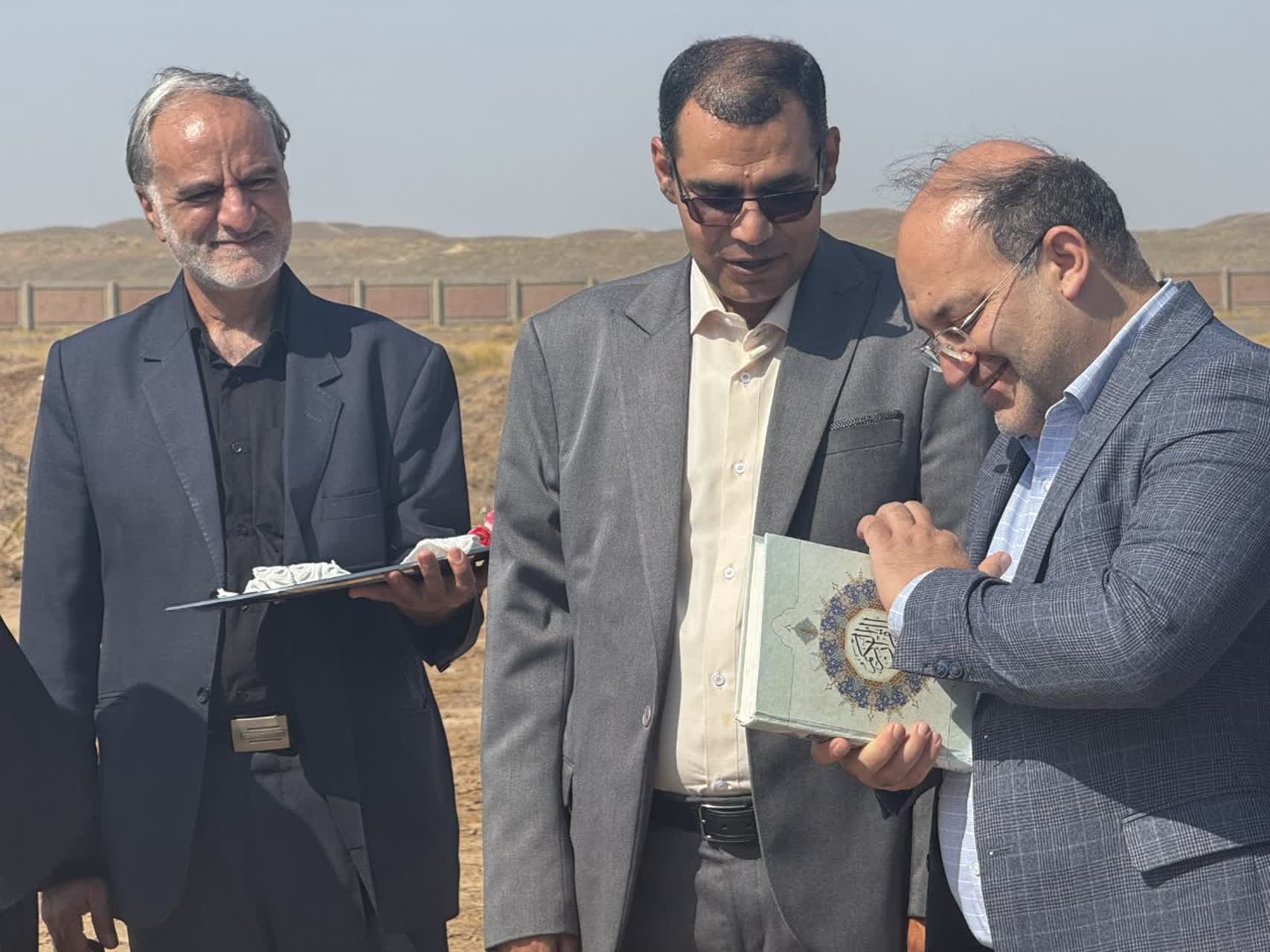 کلنگزنی ۱۰۰۰ میلیارد ریالی نیروگاه خورشیدی در دانشگاه آزاد اسلامی اردستان کلنگزنی ۱۰۰۰ میلیارد ریالی نیروگاه خورشیدی در دانشگاه آزاد اسلامی اردستان