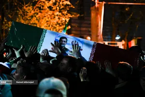 تشییع پیکر مطهر دریابان شهید &laquo;علیرضا تنگسیری&raquo; فرمانده دلاور خلیج فارس و جمعی از شهدای والامقام