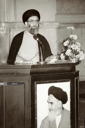  مجاهد خستگی&zwnj;ناپذیر - رهبر شهید امام خامنه&zwnj;ای 