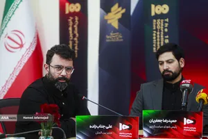 حمیدرضا جعفریان رییس شورای سیاست گذاری و علی جناب زاده مدیربین الملل  پانزدهمین جشنواره بین المللی فیلم 100