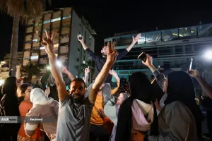 بازگشت مردم مقاوم به جنوب لبنان بعد از اعلام آتش بس 10 روزه