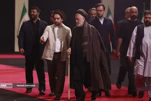 ادای احترام ادیان مختلف بر پیکر رهبر مجاهد شهید انقلاب
