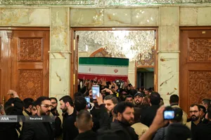 اقامه نماز بر پیکر مطهر رهبر شهید امّت در حرم مطهر حضرت امیرالمؤمنین(ع) 