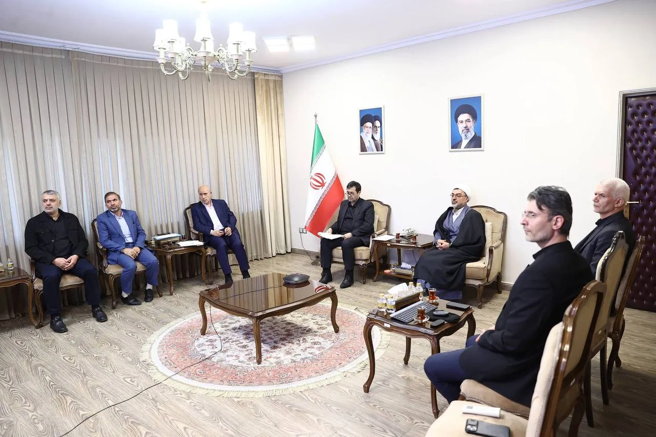 دیدار تاج و دنیامالی