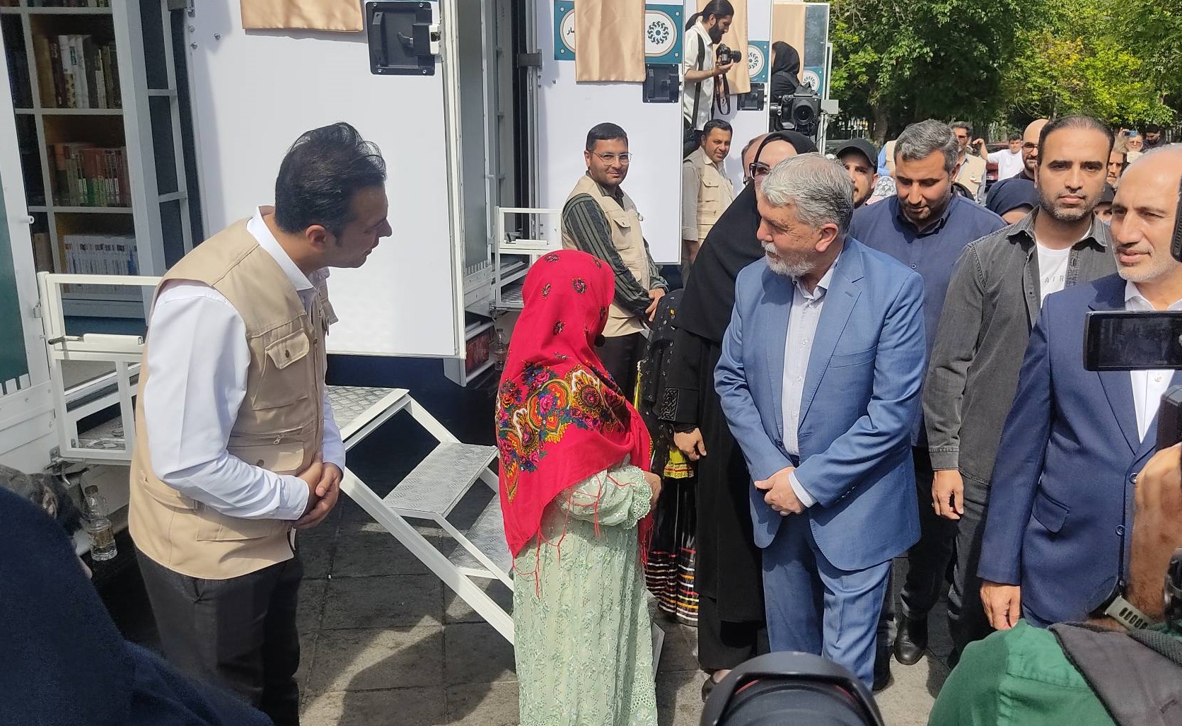 آیین بهرهبرداری از ۱۰ دستگاه خودروی کتابخانه عمومی سیار برگزار شد آیین بهرهبرداری از ۱۰ دستگاه خودروی کتابخانه عمومی سیار برگزار شد