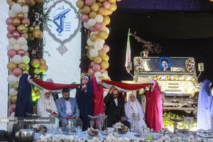 مراسم جشن عروسی زوج های جان فدا همزمان با سالروز ازدواج حضرت زهرا و حضرت علی در میدان امام حسین