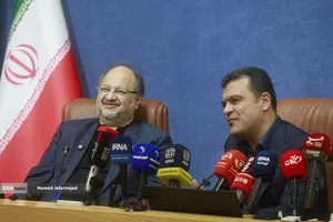 محمد شریعتمداری مدیرعامل هلدینگ خلیج فارس و حسین افشین معاون علمی، فناوری و اقتصاد دانش&zwnj;بنیان رئیس جمهور