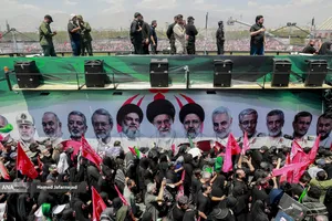 تشییع پیکر مطهر آقای شهید ایران و خانواده ایشان