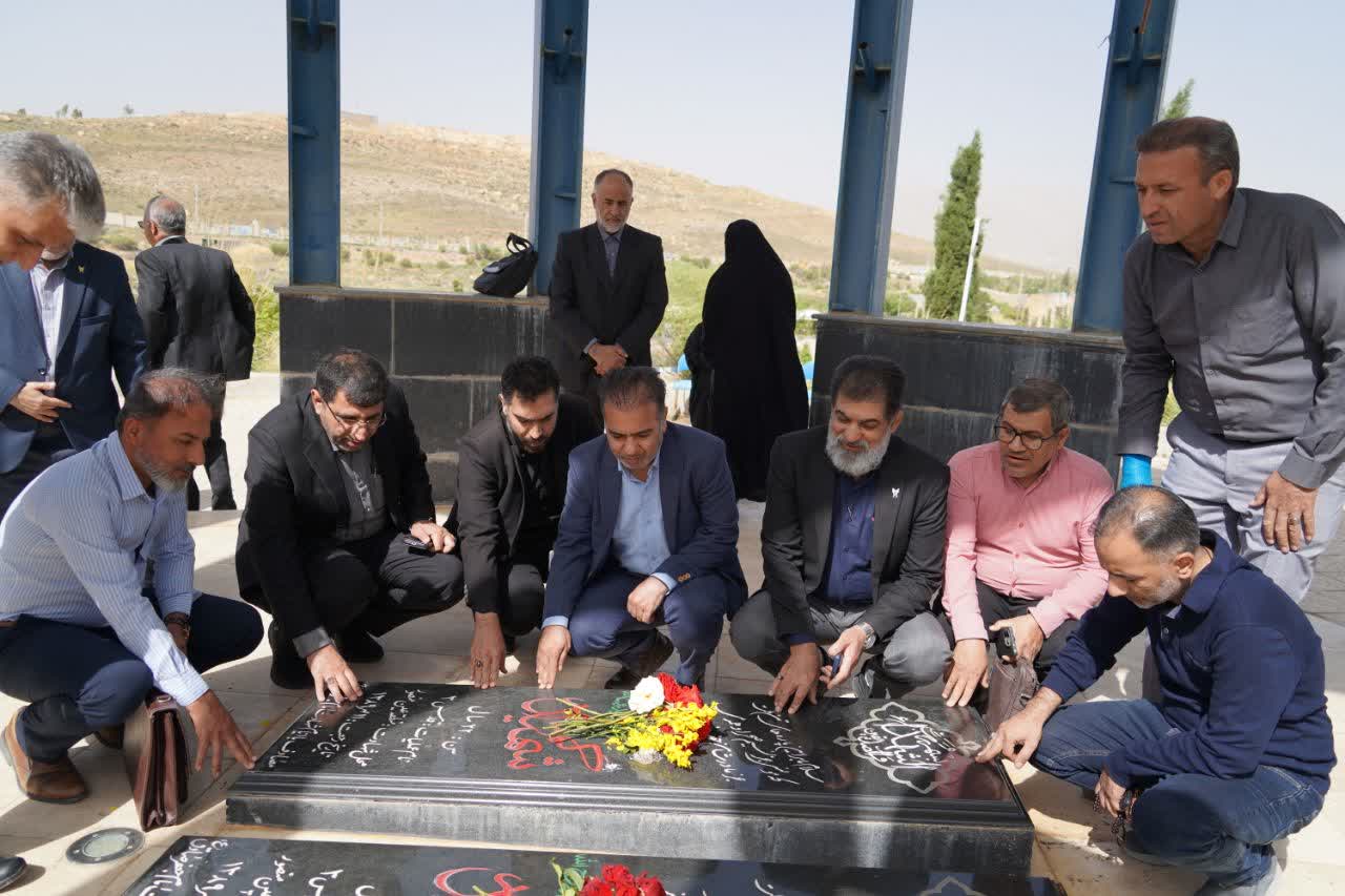 از ویژگیهای دهگانه مکتب رهبر شهید تا نکات محوری رهبر انقلاب خطاب به روابطعمومیها از ویژگیهای دهگانه مکتب رهبر شهید تا نکات محوری رهبر انقلاب خطاب به روابطعمومیها