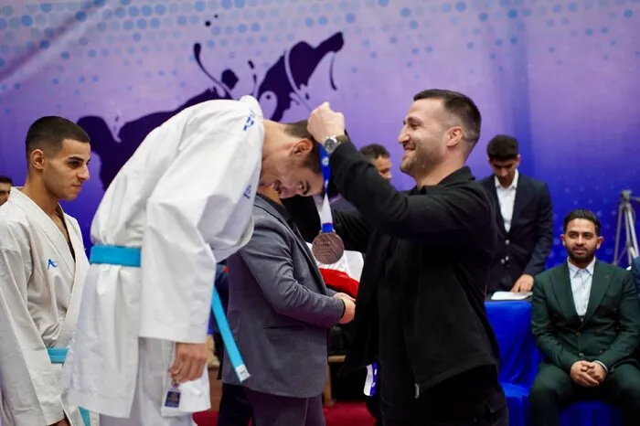 امیر مهدی‌زاده 