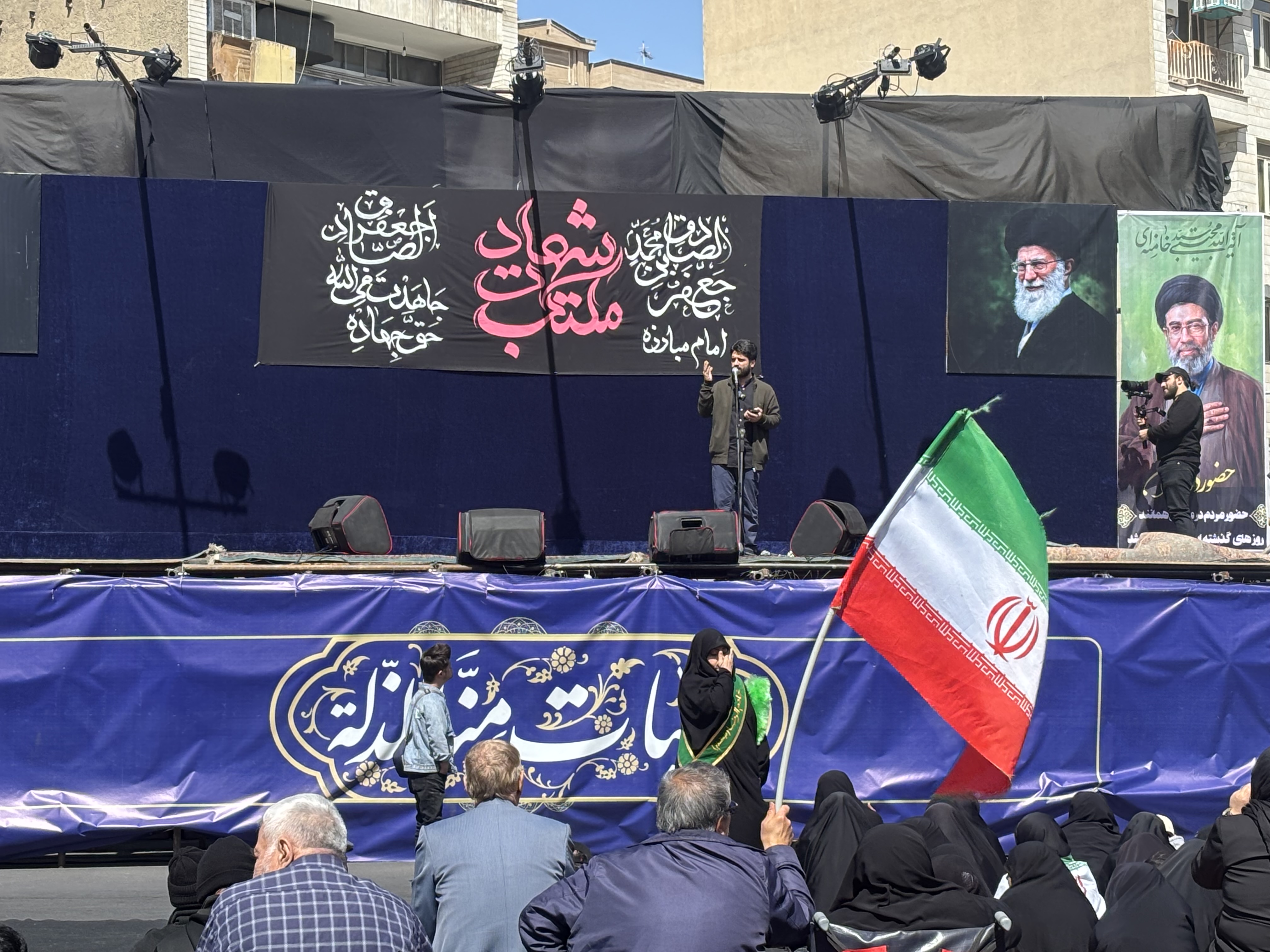 بزرگترین تجمع مردمی «مکتب شهادت» در میدان جمهوری بزرگترین تجمع مردمی «مکتب شهادت» در میدان جمهوری