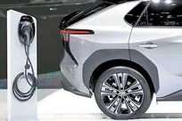 چرا وزارت صمت از ظرفیت بودجه‌ای برای برقی‌سازی خودرو استفاده نکرد؟