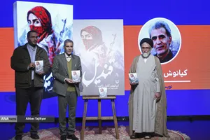 حجت الاسلام سیداسماعیل خطیب وزیر اطلاعات و کیانوش گلزار راغب در آیین رونمایی از کتاب &laquo;قندیل&raquo;