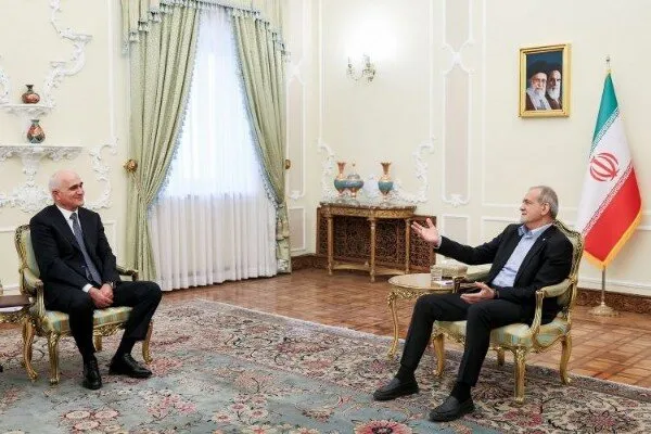 پزشکیان با شاهین مصطفی‌اف معاون نخست‌وزیر جمهوری آذربایجان 