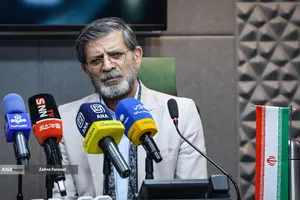 ناصر فیض شاعر و مدیر دفتر پاسداشت زبان فارسی حوزه هنری