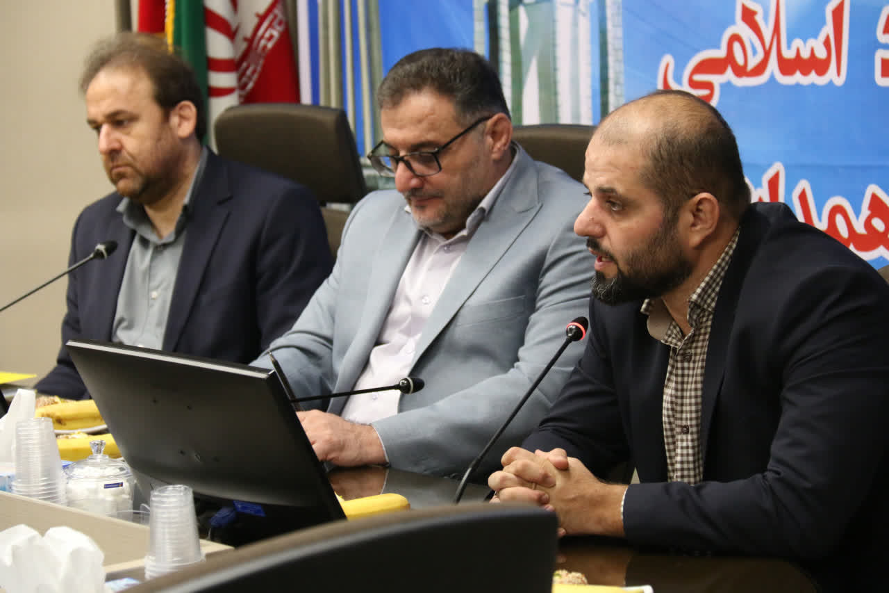 بازمهندسی ساختار دانشگاه آزاد اسلامی متناسب با نیازها و ظرفیت‌های واقعی