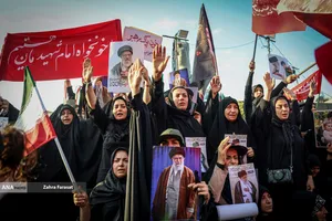 تشییع پیکر مطهر آقای شهید ایران و خانواده ایشان -۱
