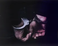 تیراندازی مقابل بیمارستان؛ ضارب مسلح در عملیات ضربتی پلیس زمین‌گیر شد