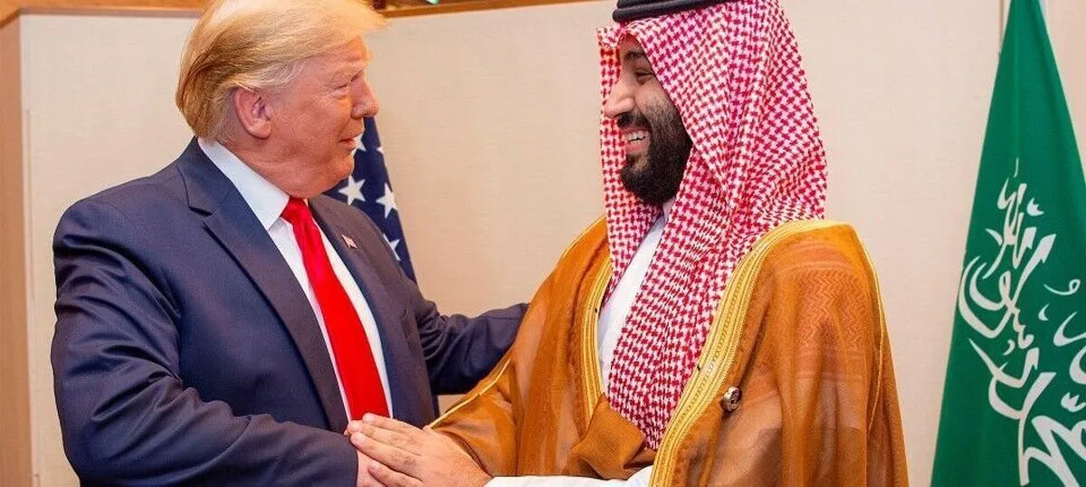 ترامپ با استقبال رسمی بن‌سلمان وارد ریاض شد/ رئیس جمهور آمریکا به قهوه عربی ولیعهد عربستان اعتماد نکرد +فیلم