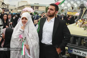 مراسم جشن عروسی زوج های جان فدا همزمان با سالروز ازدواج حضرت زهرا و حضرت علی در میدان امام حسین